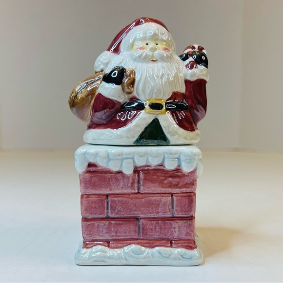 Santa on Chimney Salt and Pepper Shaker Set - Picture 5 of 8